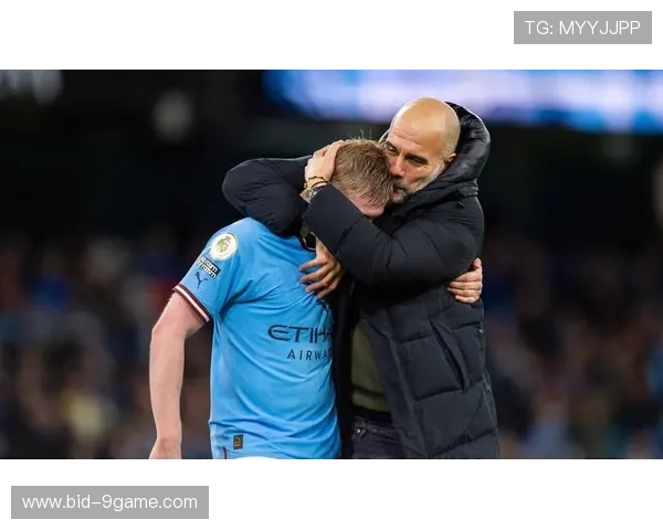 足球天才大融合：盘点历史与未来的超级球星混合体