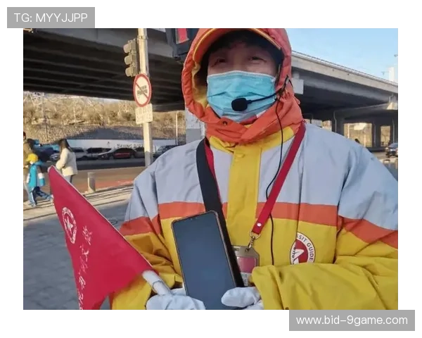 足球场上的暖心英雄 他们用行动温暖人心传递正能量